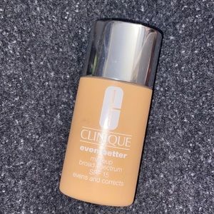 Clinique even better foundation in wn12 meringue